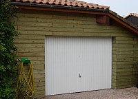 Habillage d'une façade de garage en bardage bois PIN traité classe 3