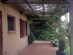 Réalisation d'une pergola bois/alu avec couverture en polycarbonate et/ou cannis
